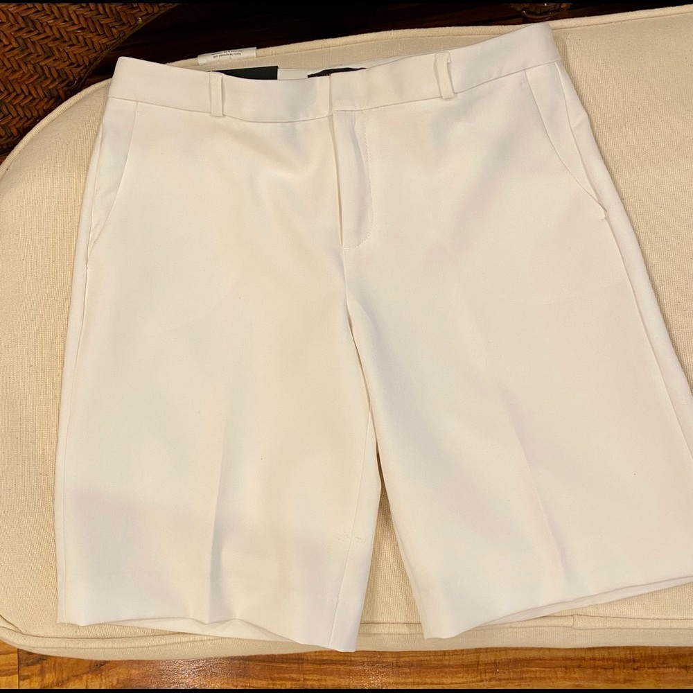 Banana Republic 10.5” Avery Short in White size 8